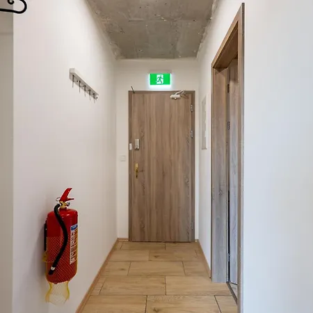 Brand New #24 Near Center With Free Street Parking דירה