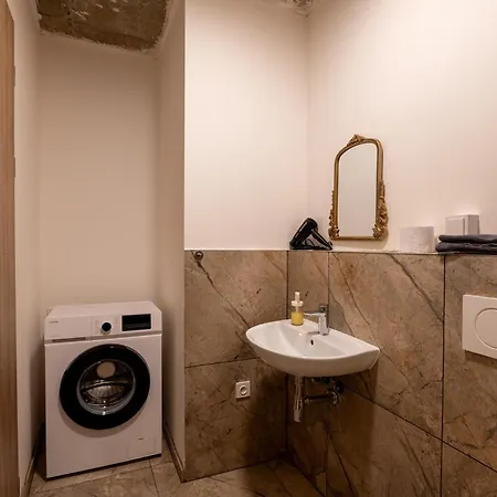 Brand New #24 Near Center With Free Street Parking דירה